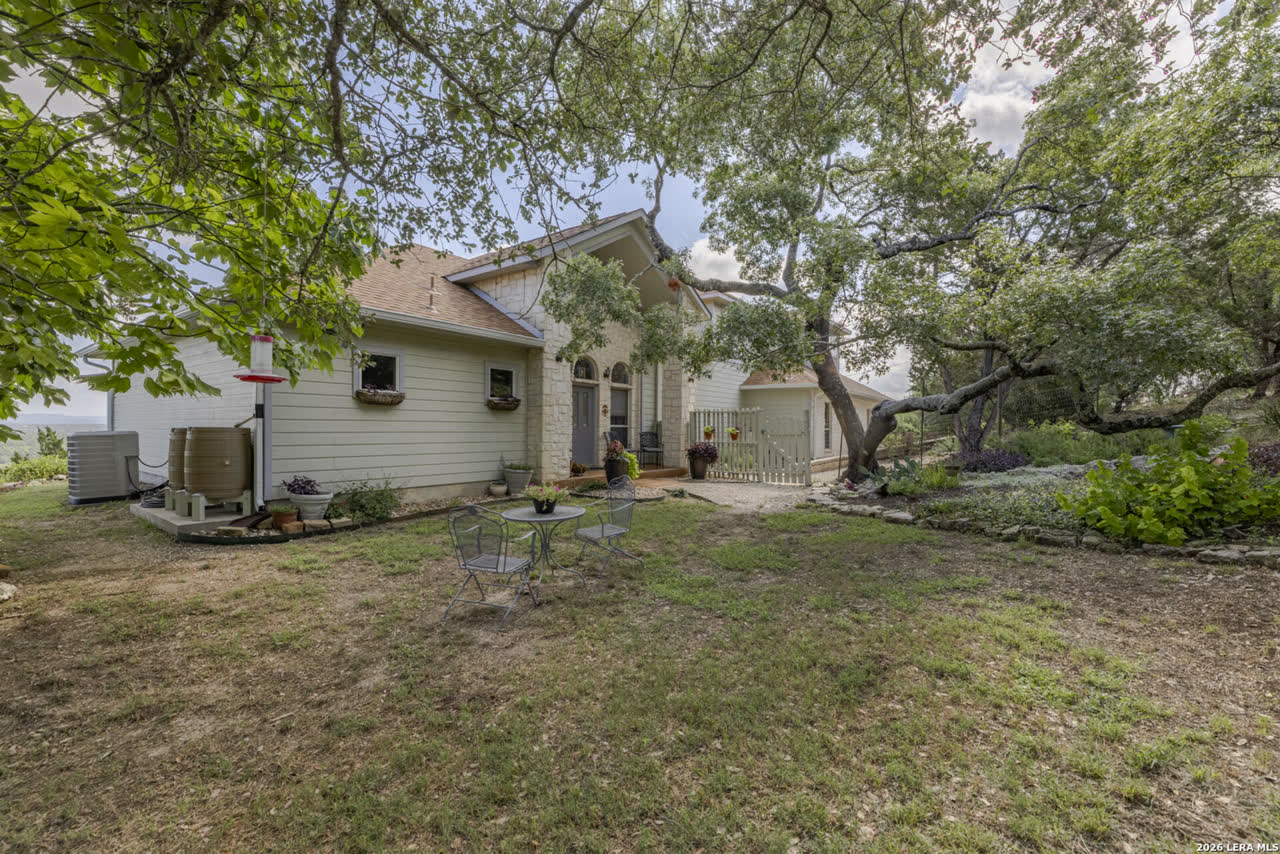 1114 Lakepark Dr, Lakehills photo 9 of 14