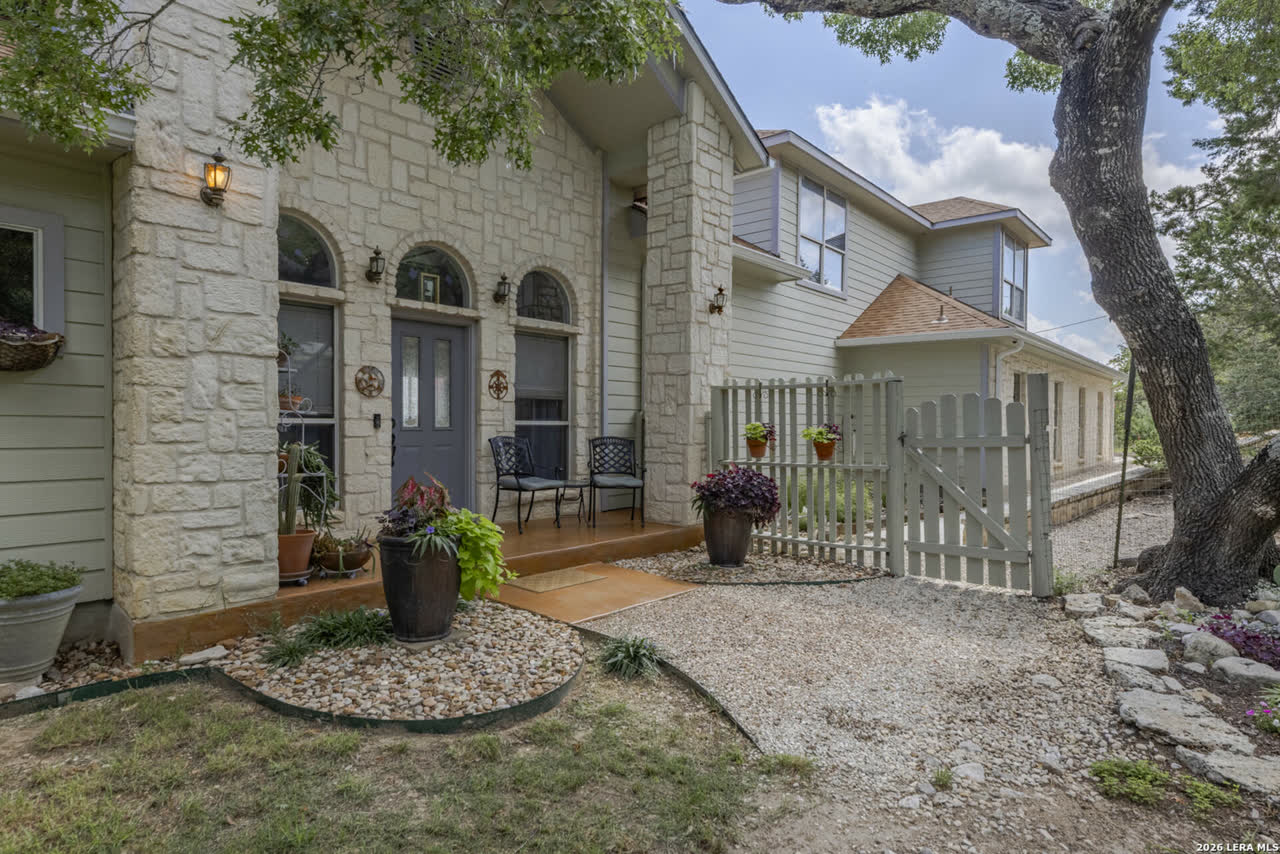1114 Lakepark Dr, Lakehills photo 11 of 14
