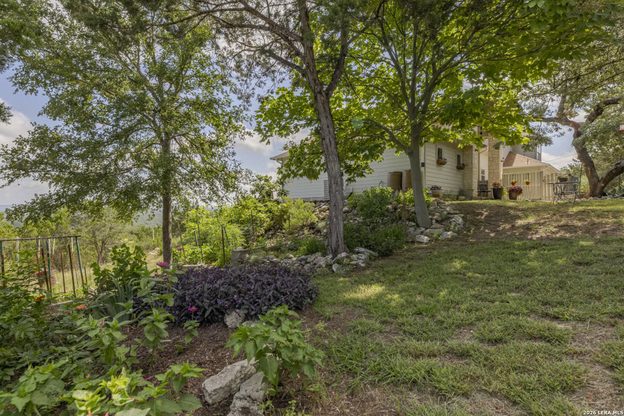 1114 Lakepark Dr, Lakehills photo 13 of 14