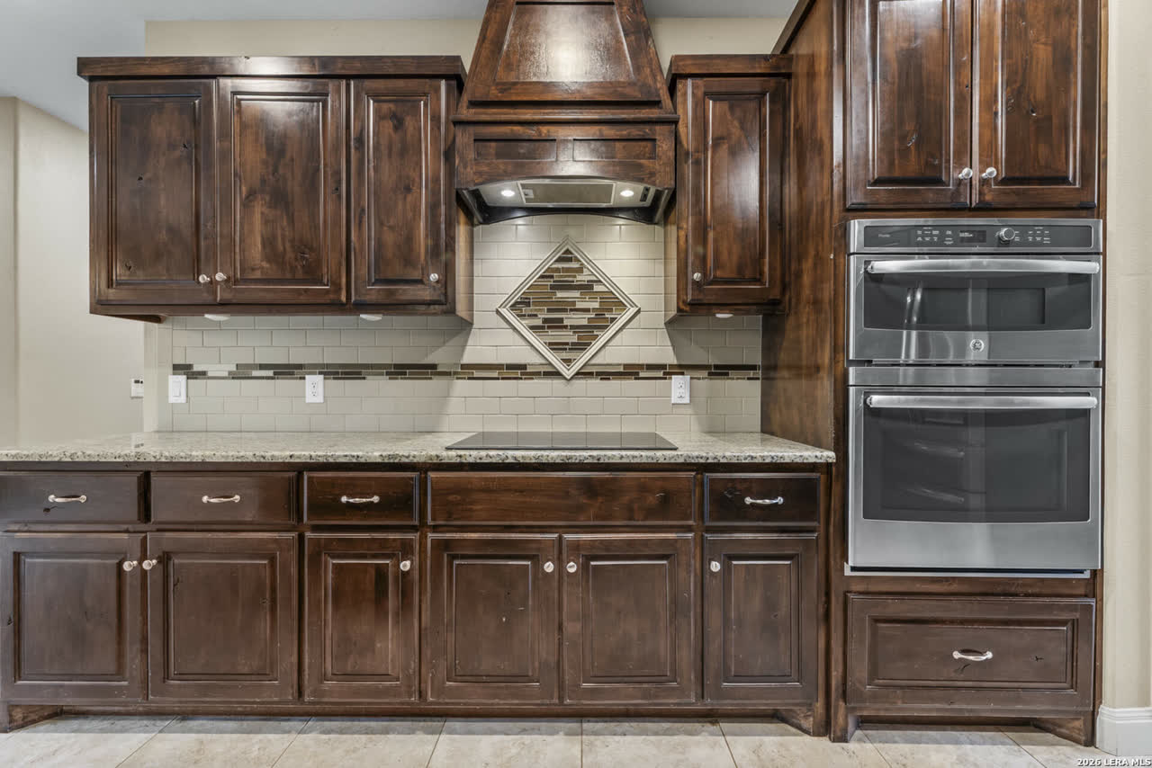 1126 Ensenada Dr, Canyon Lake photo 5 of 14