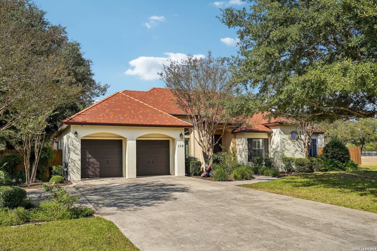 116 Las Brisas Blvd, Seguin photo 2 of 14