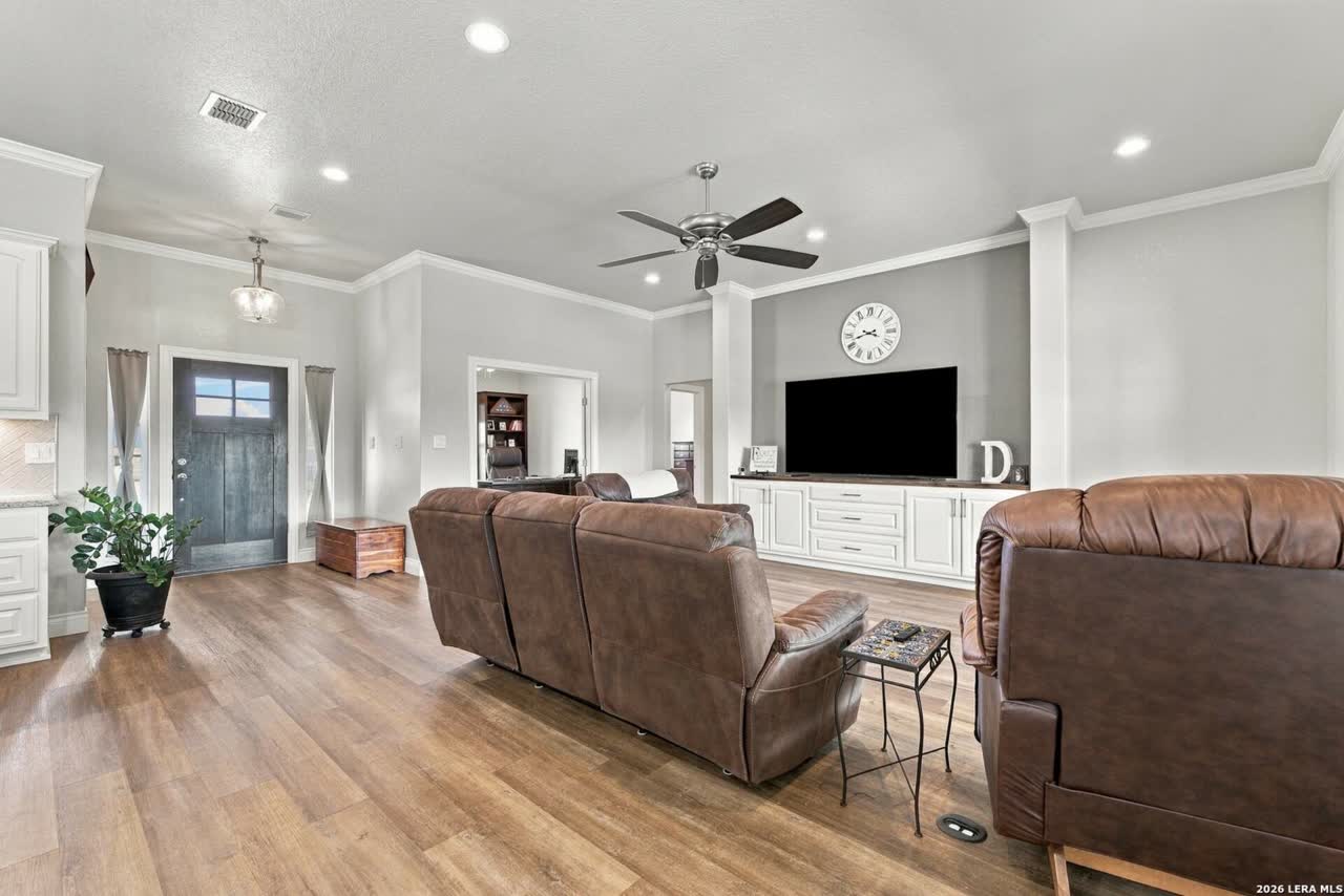 2741 County Road 357, La Vernia photo 11 of 14