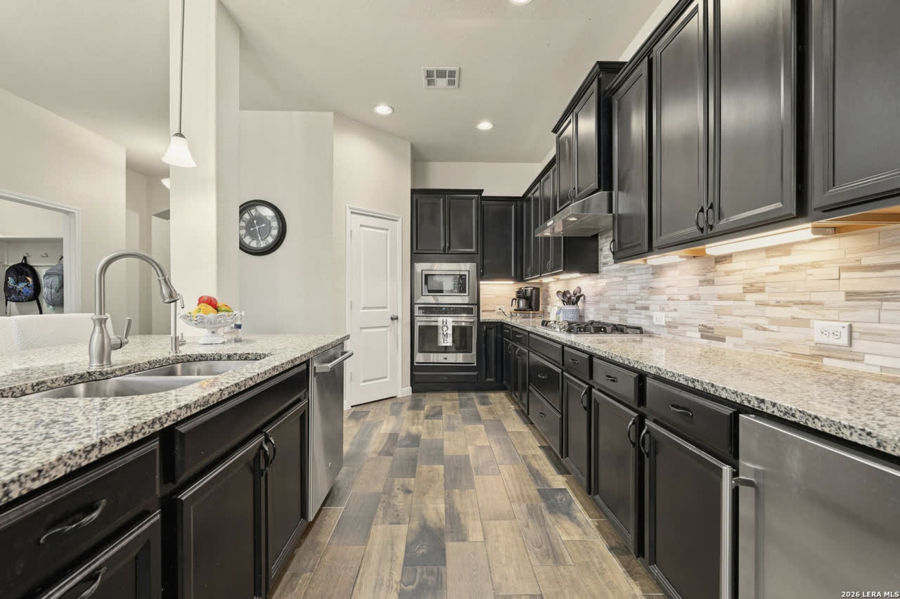 909 Beechwood Ln, New Braunfels photo 9 of 14